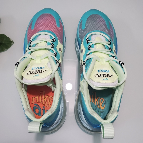 (SOLD) Nike Air Max 270 React Unisex - Picture 4 of 7